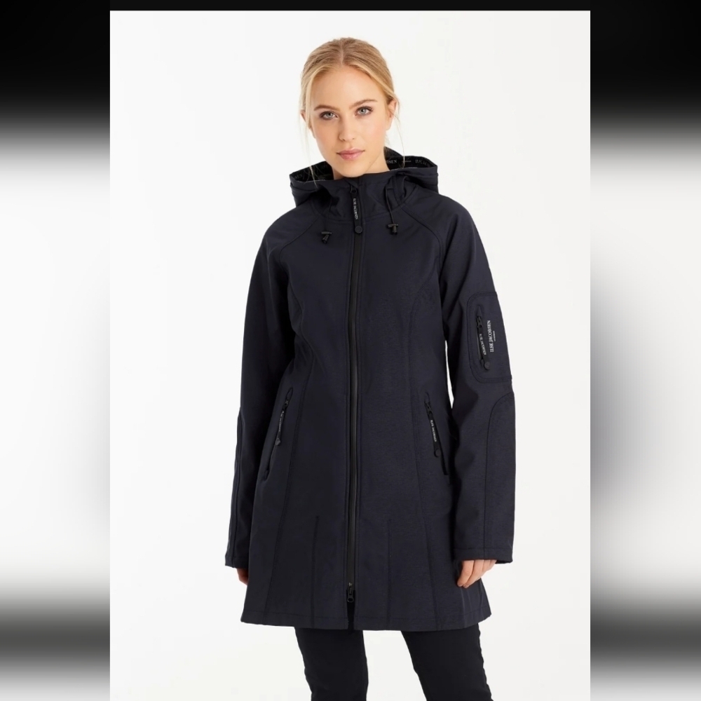 Ilse Jacobsen Hornbæk Rain 37 3/4 Length Rain Jacket | Black 01